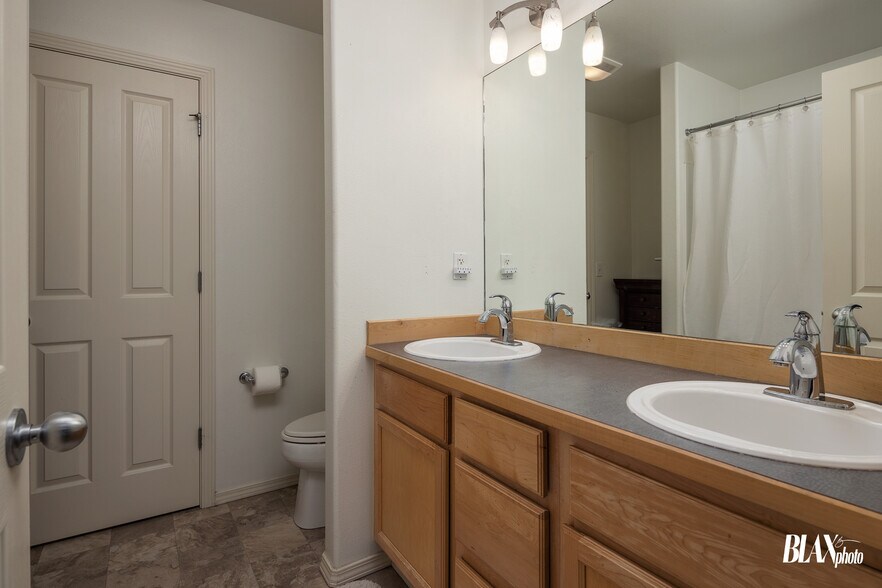 Master bath - 11050 Solitude Cir