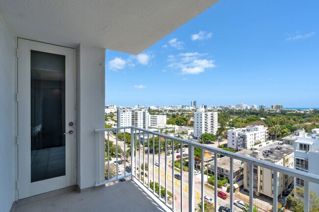 Building Photo - 1228 West Ave