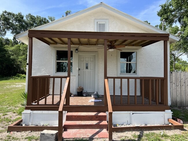 Building Photo - 2713 Peters St