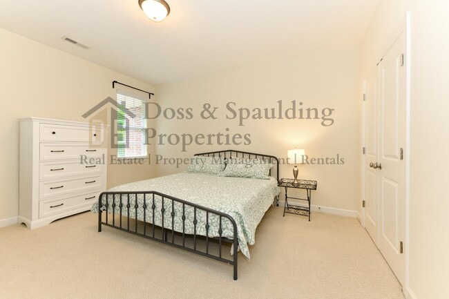 Building Photo - 1421 New Garden Rd