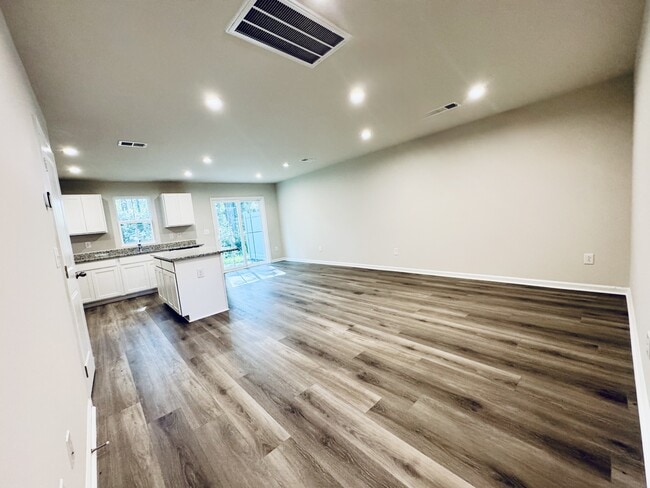 Building Photo - 261 Christiana Ln