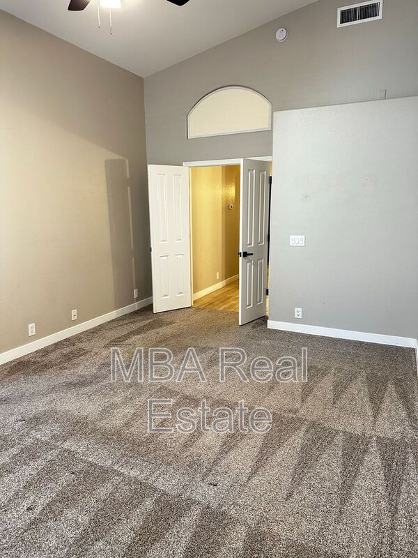 Building Photo - 1722 S Gilmore Cir