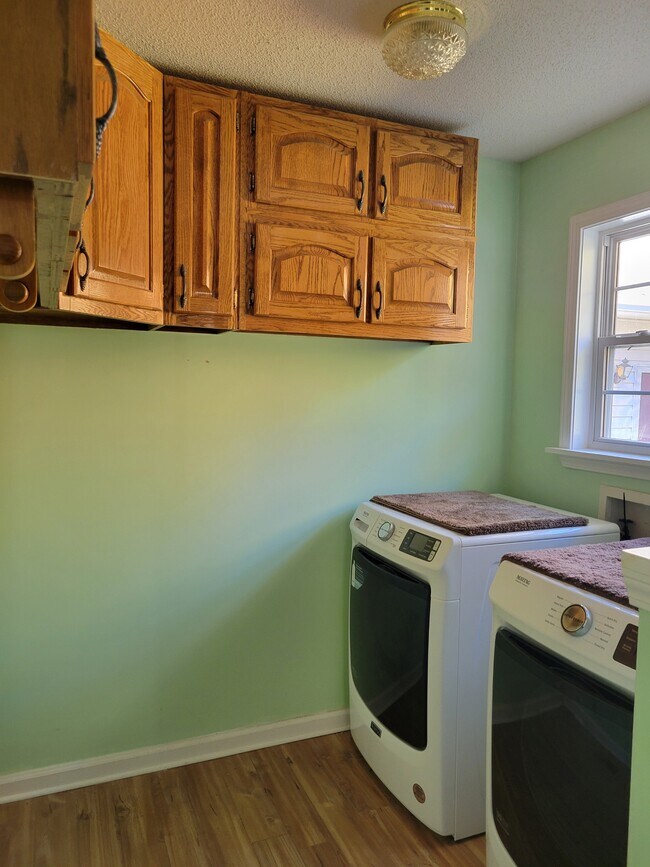 Building Photo - 71 Crest Cir