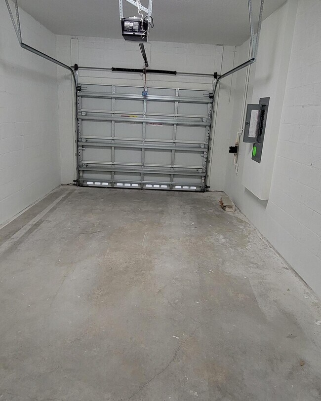 Building Photo - 4946 Navali Dr