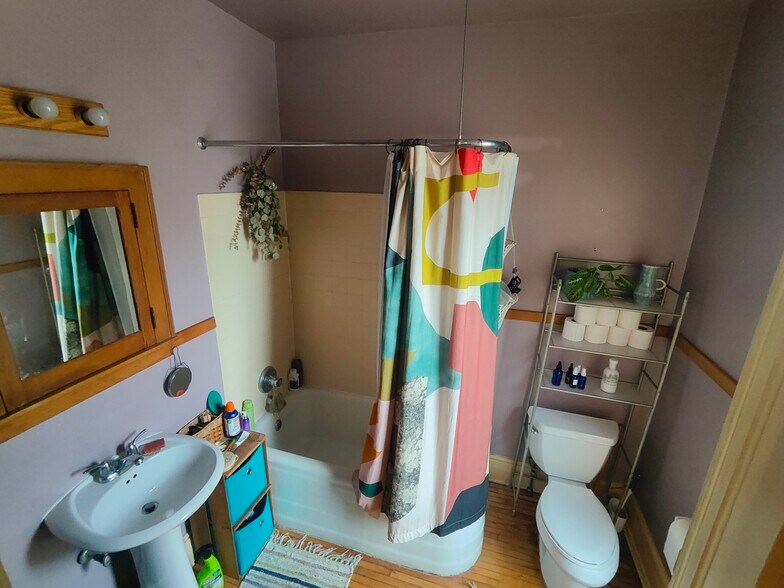 Building Photo - 228 E 8th St