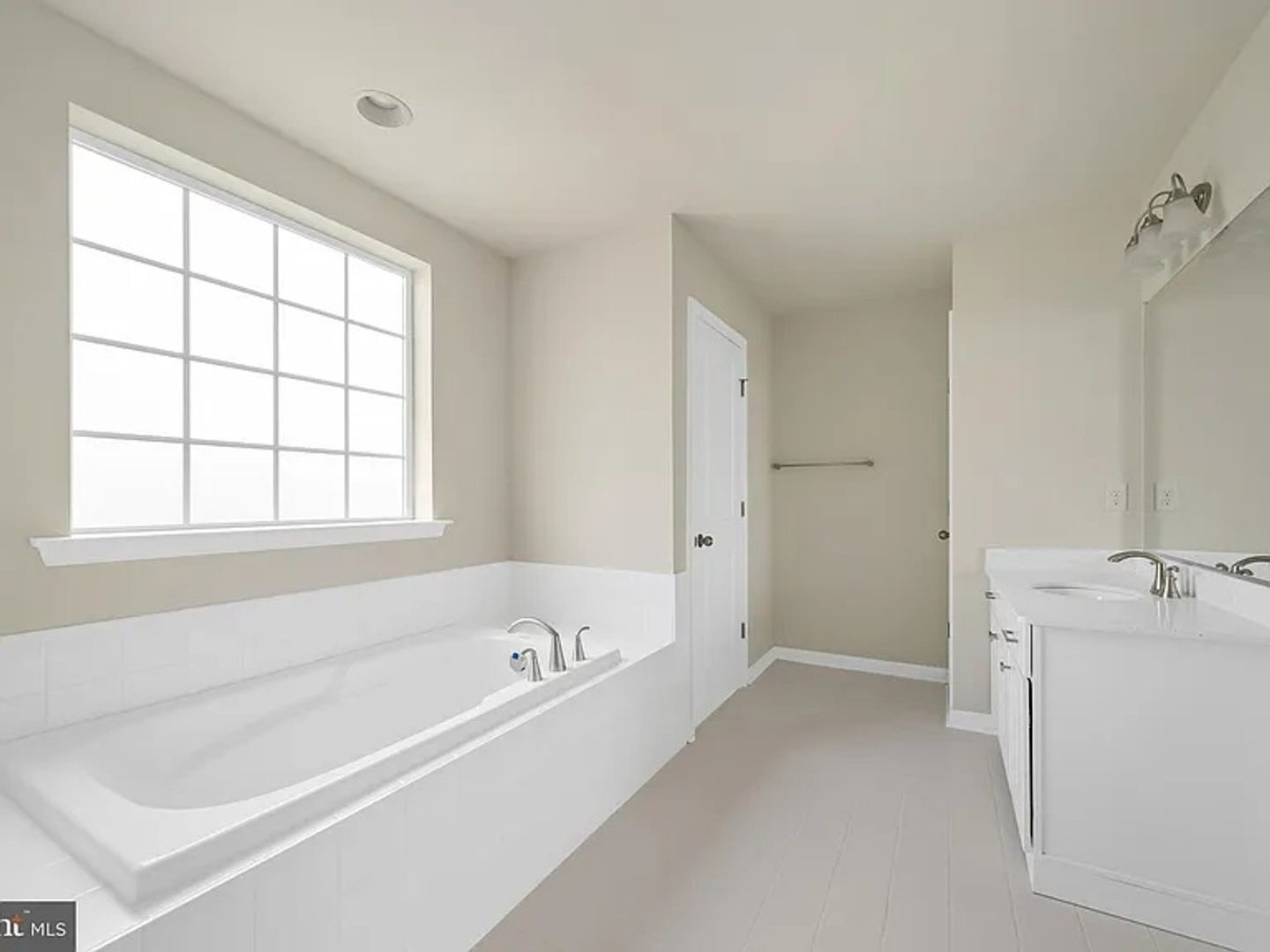 Building Photo - 635 Corbit Dr