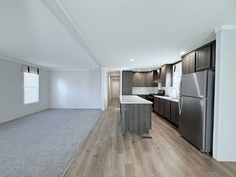 Building Photo - 29909 Flushing Dr