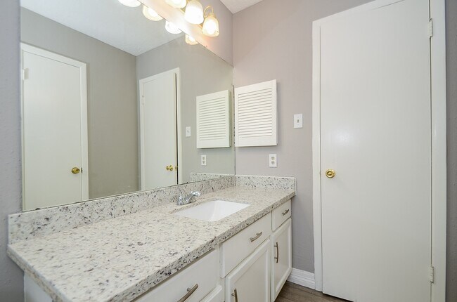 Building Photo - 8319 Bird Run Dr