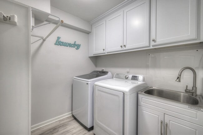 Building Photo - 204 Hogan Ln