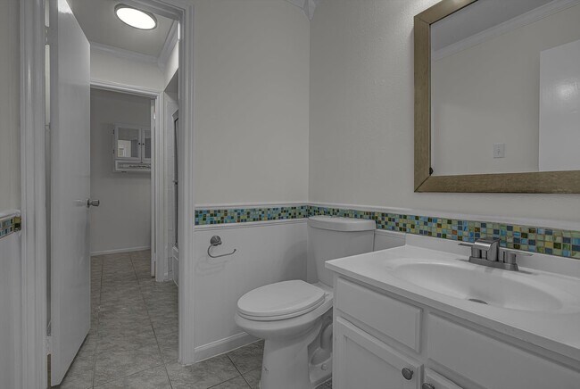 Building Photo - 13975 Hollowgreen Dr