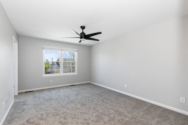 Building Photo - Spacious 5 bedroom home in the heart of Pa...