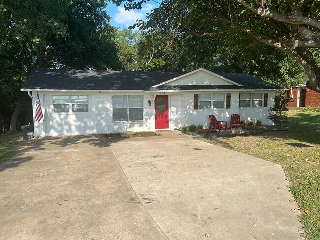 Building Photo - 604 Overlook Dr