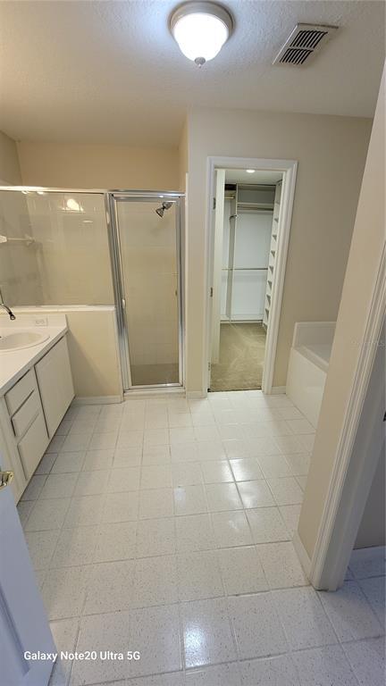 Building Photo - 11028 Versailles Blvd