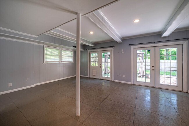 Building Photo - 4222 Arbutus Dr