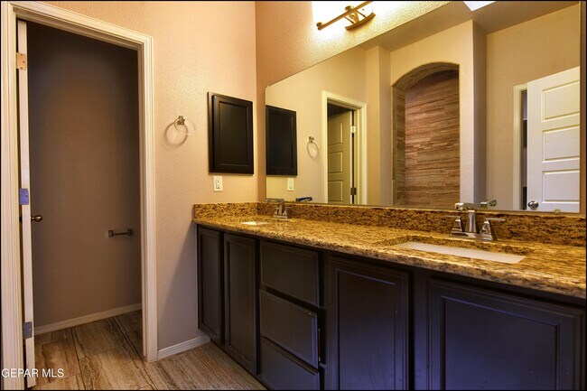 Building Photo - 221 Jennice Cir
