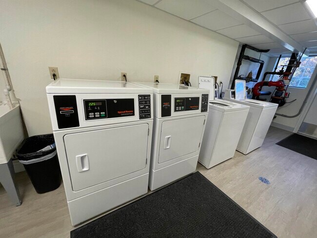 Building Photo - 379 Huse Rd