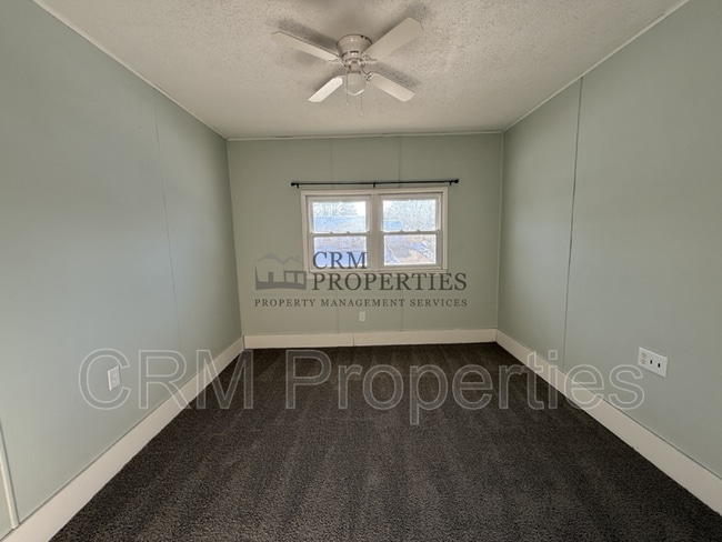 Building Photo - 806 Maumee Dr