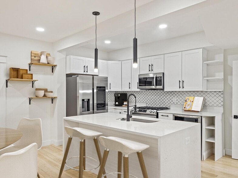 Building Photo - Modern update Petworth rowhouse near Fort ...