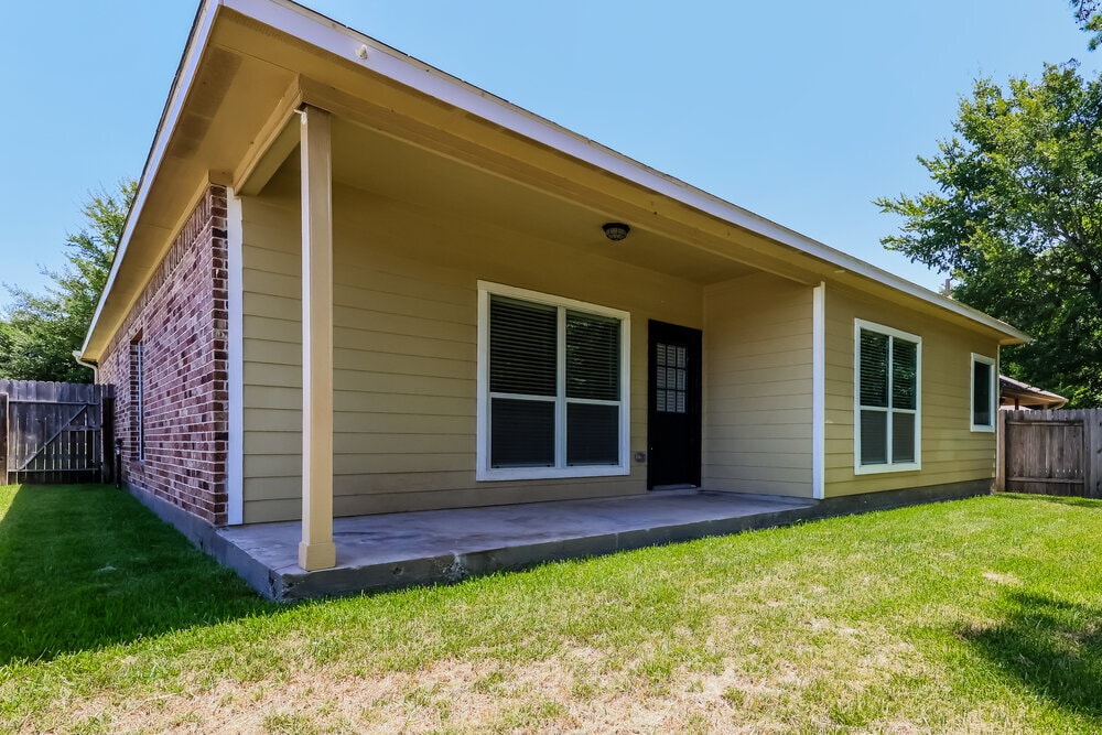 Building Photo - 18415 Sunrise Maple Dr
