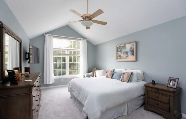 Building Photo - 1092 Shadowlawn Dr