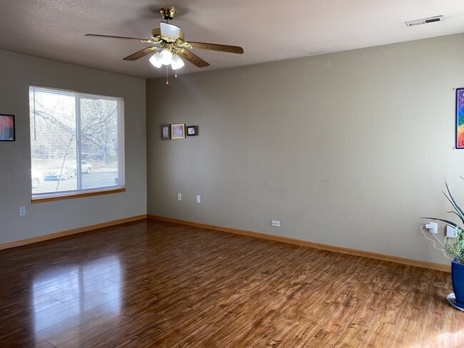 Building Photo - 3 Bed, 2 Bath Duplex in West Fort Collins close to Foothills