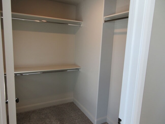 Building Photo - 3 Bed 2.5 Bath -Newer town home living in ...