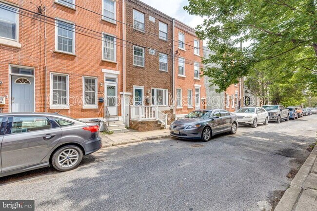 Building Photo - 331 Titan St