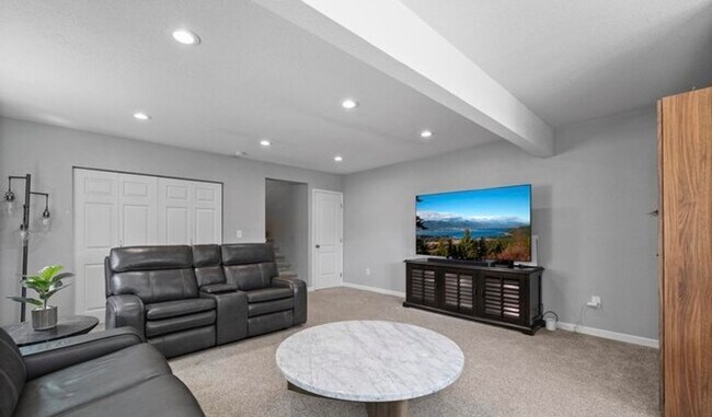 Building Photo - Beautiful 4 Bedroom in Loveland