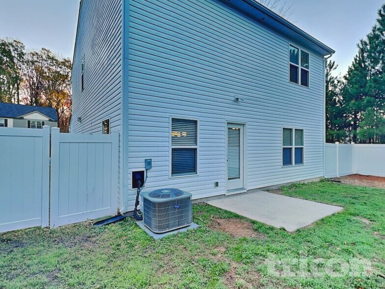 Building Photo - 1123 Rankin Oaks St