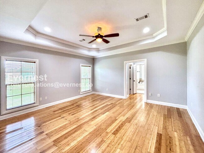 Building Photo - 4-Bedroom Home with Garage / Available Now!