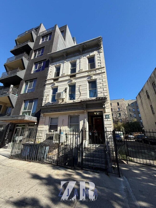 Building Photo - 735 Rogers Ave