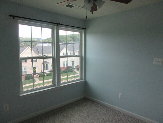 Building Photo - 469 Rolkin Rd