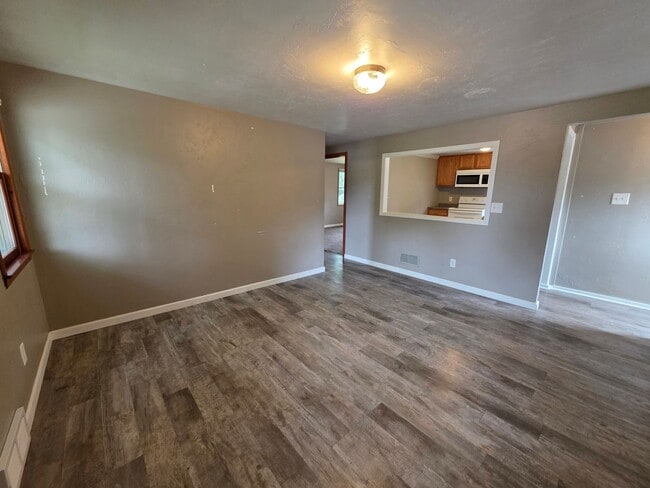 Building Photo - 1636 Edison St