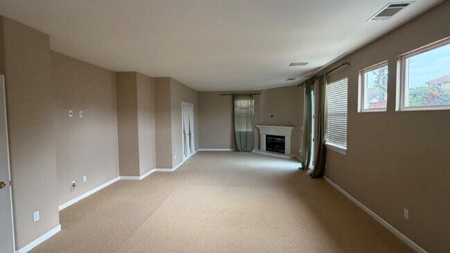 Building Photo - Concord! Beautiful Crystal Ranch home, 5 bedroom 3.5 baths, 3200 sq ft.