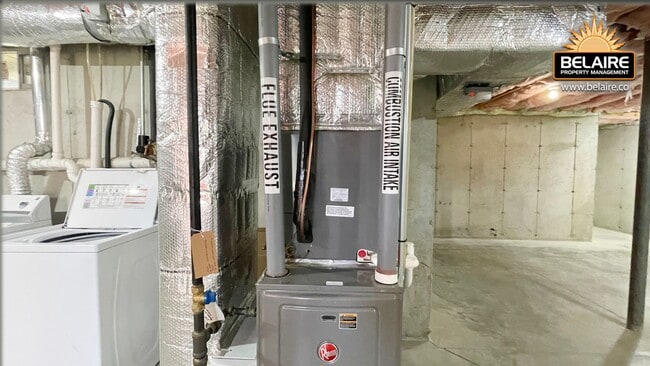 Building Photo - Cozy Country Living