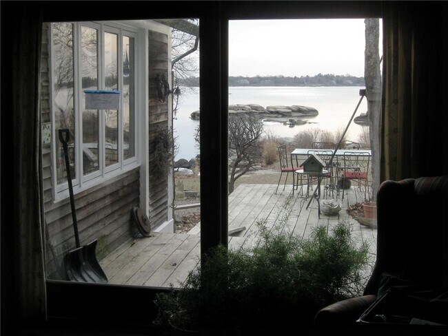 Building Photo - 245 Cove Point Rd W