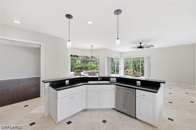 Building Photo - 25820 Creekbend Dr