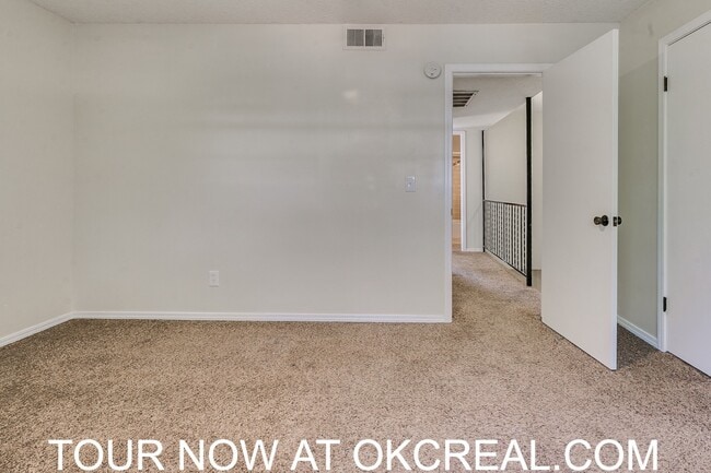 Building Photo - 1223 Lakecrest Dr