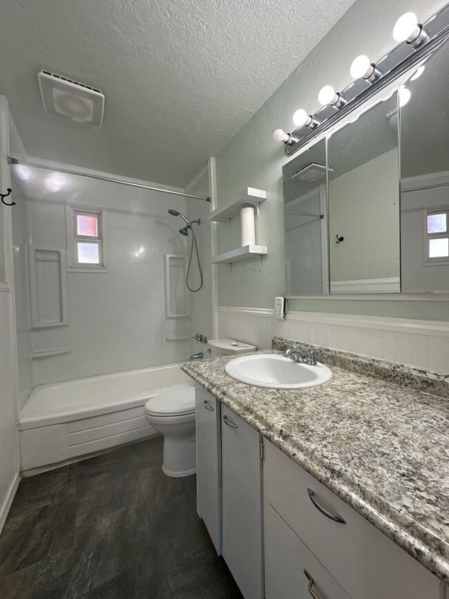 Building Photo - 5819 Winter Ave