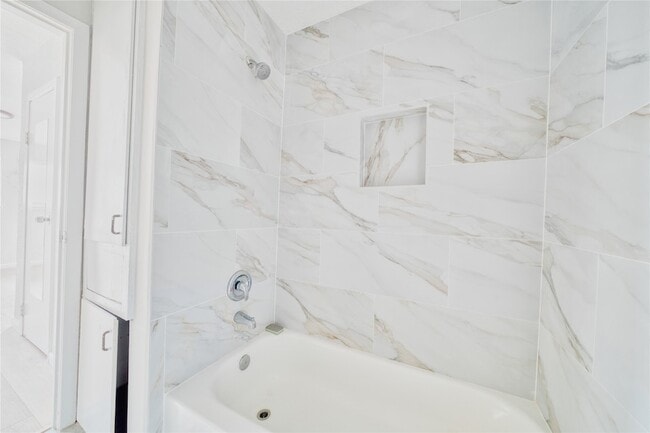 Building Photo - 1424 Marshall St