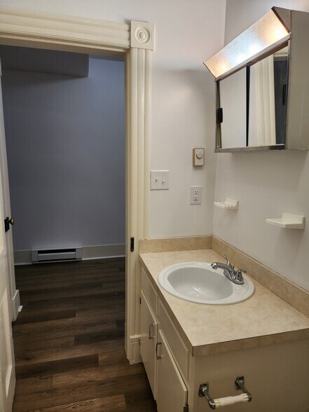 Building Photo - 125 Peyton St