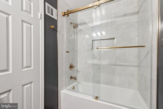 Building Photo - 5875 Woodfield Estates Dr