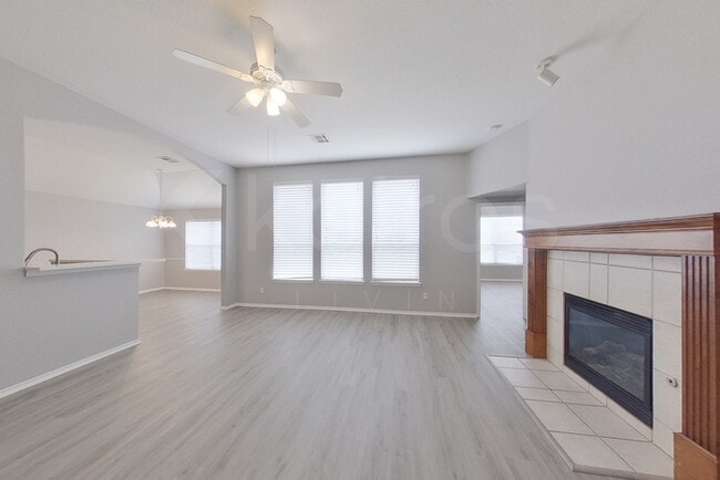 Building Photo - 113 Great Oaks Dr