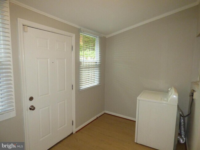 Building Photo - 1204 Westview Terrace