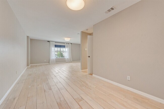 Building Photo - 6902 Kara Pl