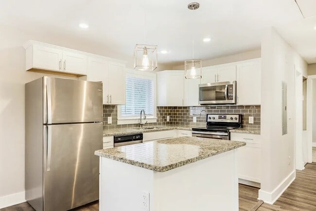 Building Photo - 2122 Nichols Ln