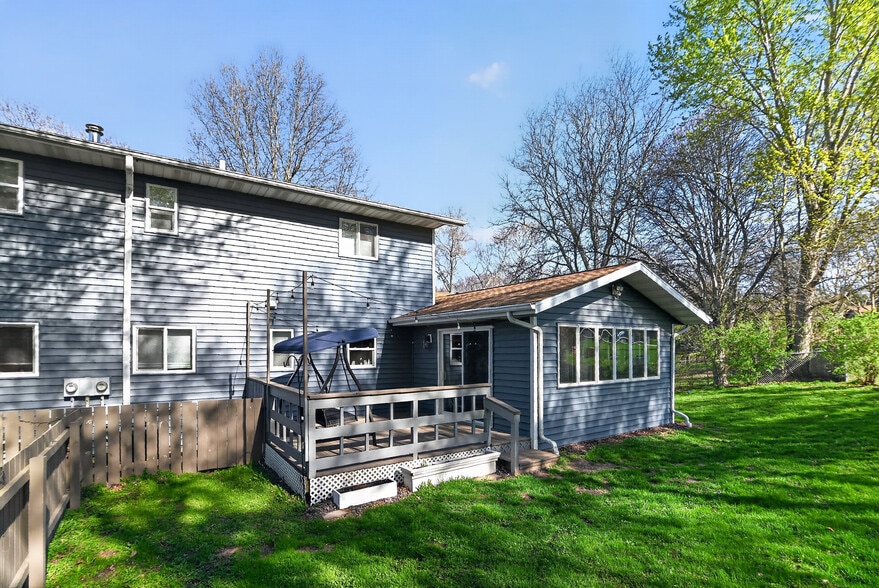 Building Photo - 3051 Greenway Trl