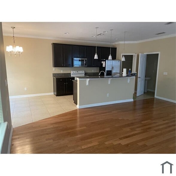 Building Photo - 408 Walnut Dr