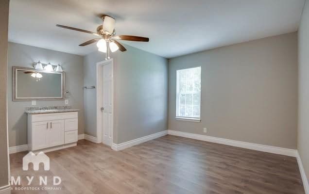 Building Photo - 150 Venice St