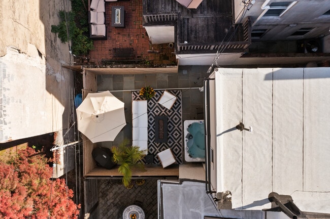 Building Photo - 2207 Lombard St